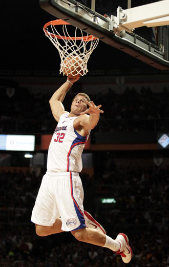 Blake Griffin (Clippers) machacando el aro de los Spurs