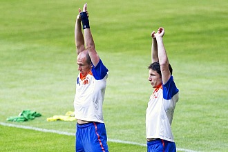 Robben y Van Bommel, durante un entrenamiento con Holanda en junio antes de enfrentarse a Hungra