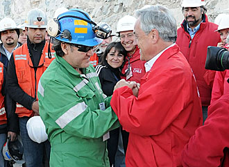 Franklin Lobos rescatado en la mina de Chile