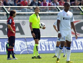 El colegiado del Cagliari-Inter suspendi el partido durante unos minutos por los cnticos hacia Eto'o.