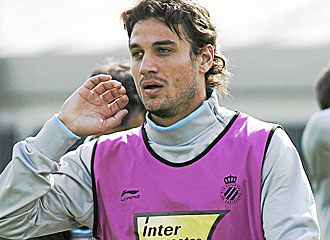 Osvaldo en un entrenamiento con el Espanyol