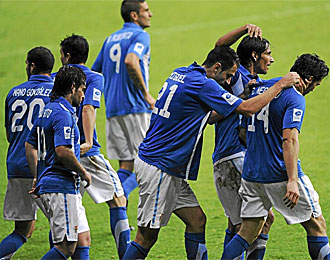 Los jugadores del Oviedo celebran uno de los goles marcados a La Muela
