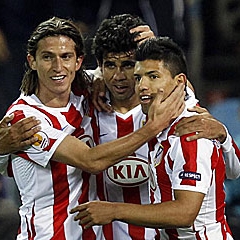Kun celebra un gol junto a Filipe y Diego Costa.