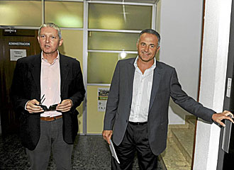 Rafael Gordillo junto a Juan Manuel Gmez Porra, dos de los tres administradores judiciales del Betis