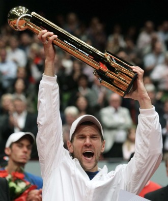 Jrgen Melzer con su trofeo de campen en Viena.