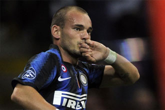 Sneijder celebrando un gol con el Inter