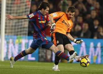 Casillas y Messi, en el pasado Clásico