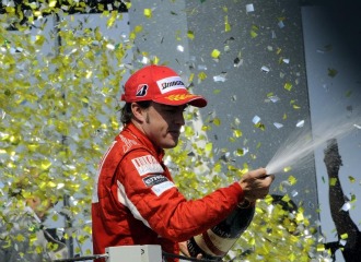 Alonso celebra un podio