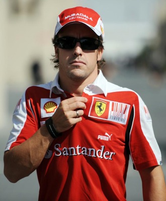 Fernando Alonso, a su llegada a Yas Marina