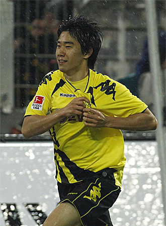 Shinji Kagawa celebra el primer gol del Borussia Dortmund ante el Hamburgo.