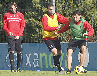 Michu, Catal y Roberto Lago, durante un entrenamiento del Celta