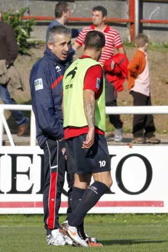Manolo Preciado dialoga con Novo durante un entrenamiento.