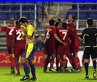 Los jugadores del Lorca celebran el segundo tanto marcado y que le acab costando el puesto a Vidakovic en el Cdiz