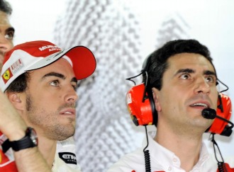 Fernando Alonso junto a Andrea Stella