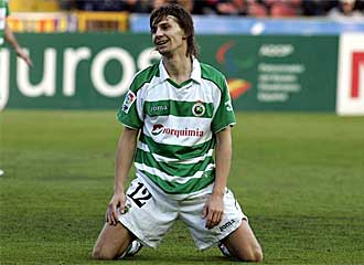 Smolarek se lamenta durante el partido que el Racing disput en el Ciudad de Valencia en la temporada 2007-2008.