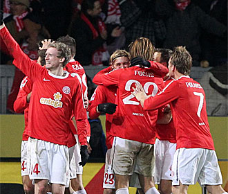 Los jugadores del Mainz celebran un gol.
