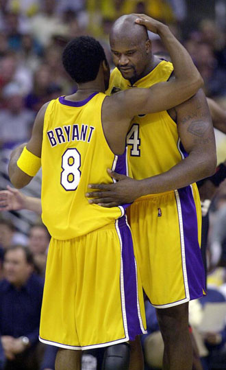 Shaquille ONeal y Kobe Bryant en los Lakers en 2001