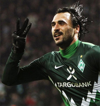 Hugo Almeida celebra un gol con el Werder Bremen.
