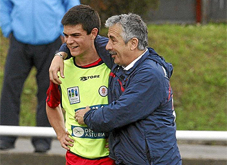 Sergio lvarez junto a Preciado en un entrenamiento.