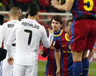 CR7 y Messi se saludan antes del Clsico