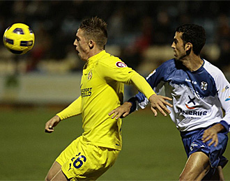 Nicki Bille controla un baln en el partido del Villarreal B contra el Tenerife