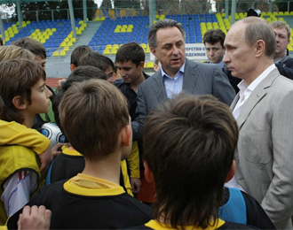 Vladimir Putin, en una visita a un equipo base de Rusia tras la euforia de la concesin del Mundial 2018