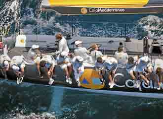 La tripulacin del CAM, en un momento de la primera jornada de regatas de la Copa del Rey