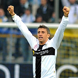 Crespo celebra un gol con el Parma