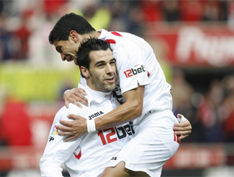 Negredo y Renato celebran un tanto en el partido de la pasada temporada.