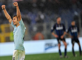 El defensa de la Lazio, Stefan Radu, celebra la victoria de su equipo frente al Inter