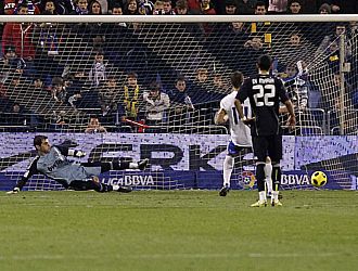 El Zaragoza slo pudo superar a Iker de penalti