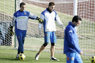 Guaita y Csar, durante un entrenamiento del Valencia
