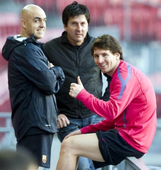 Messi, junto a su padre y Juanjo Brau despus de un entrenamiento.