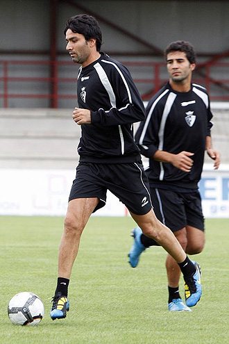 Nekounam y Masoud, durante un entrenamiento con Osasuna.