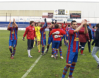 Los jugadores del Alzira celebran su victoria ante el Sporting Mahons
