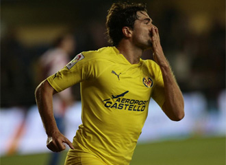 Cani celebra un gol con el Villarreal