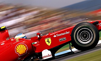 Alonso, al mando de su Ferrari en el circuito de Hockenheim