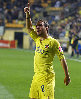 Santi Cazorla celebra un gol.