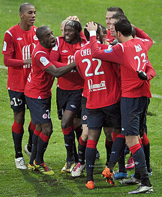 Los jugadores del Lille celebran un gol.