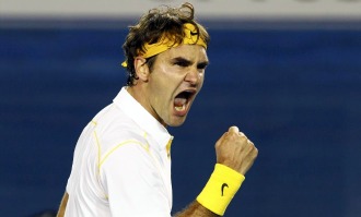 Federer celebra un punto durante el partido