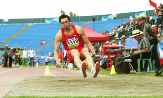 Jos Antonio Expsito, que tiene discapacidad intelectual (F20), se proclam campen en la prueba de salto de longitud en el Mundial.