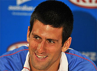 Novak Djokovic sonre durante su comparecencia ante los medios de comunicacin tras eliminar a Roger Federer.