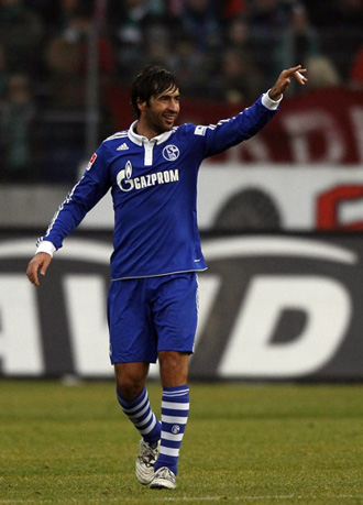 Ral celebra un gol con el Schalke 04.