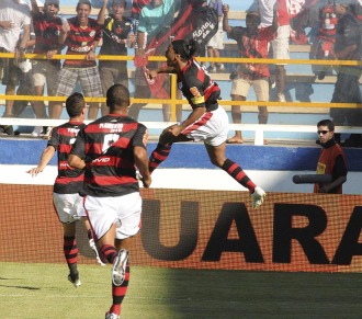 Ronaldinho celebra su tanto frente al Boavista.