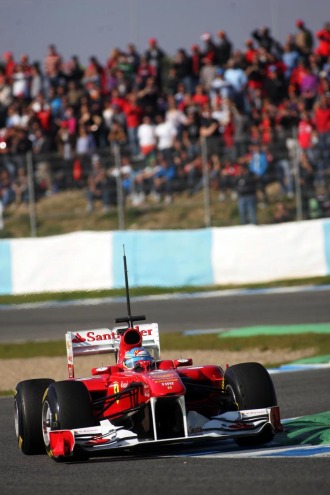 Fernando Alonso, a los mandos de su F150th Italia en Jerez