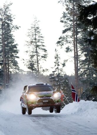 Mikko Hirvonen, en plena disputa del Rally de Suecia