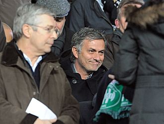 Mourinho sigui con atencin el partido desde la grada