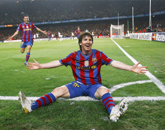 Messi celebra uno de los cuatro tantos que le marc al Arsenal en la eliminatoria del ao pasado.