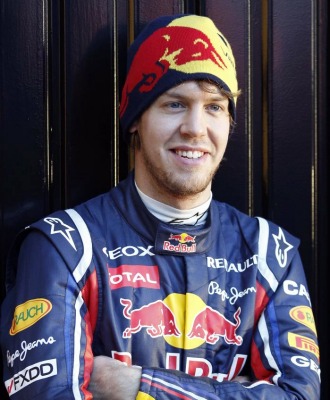 Sebastian Vettel posa para los medios en Valencia.