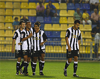 Los jugadores de la UD celebran uno de los goles marcados en la primera vuelta contra el Villarreal B